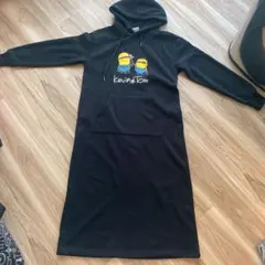 裏起毛　パーカーワンピース　ミニオン　フード　ブラック　黒
