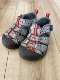 【セール中】KEEN 12.5cm サンダル グレー/赤