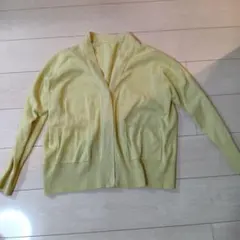 無印良品淡い黄色 ボタン付きカーディガン