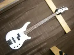 FERNANDES エレキベースFRB-70 シルバー 4弦フェルナンデス FERNANDES エレキベースFRB-70 シルバー 4弦フェルナンデス - メルカリ