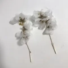 Bride me購入　ブライダル　ホワイト花モチーフロングピアス