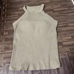 ユニクロ　カーキ リブタンクトップ Mサイズ