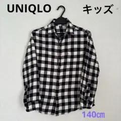 キッズUNIQLO チェック柄長袖シャツ ブラック・ホワイト