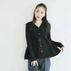 美品【coca】スポンディッシュニット ぺプラム カーディガン ブラックM