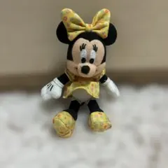 ディズニーリゾート　ミニー イエロー　花柄ワンピ　ぬいぐるみバッジ