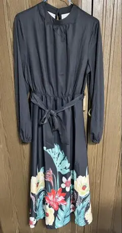 フラワープリント 長袖ワンピース 黒