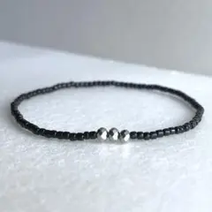 ガラスビーズブレスレット　ブラック　カットシルバー