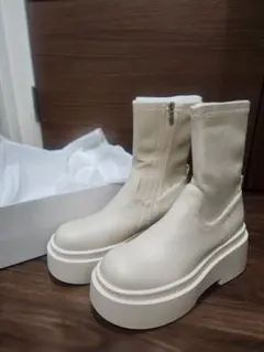 ホワイト 厚底ブーツ ジッパー付き