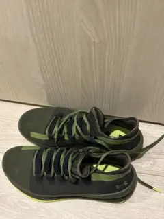 Under Armour ダークグリーン シューズのサムネイル