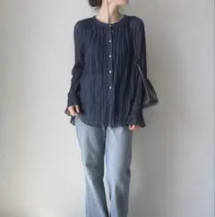 qualite カリテ シアー プリーツ ブラウス F 紺のサムネイル