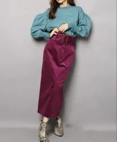 Lily brown ベルト付き コーデュロイミディタイトスカートのサムネイル