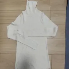 GU アイボリー タートルネック セーター S