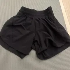 Lululemon ブラックショートパンツ サイドポケット付き　XS