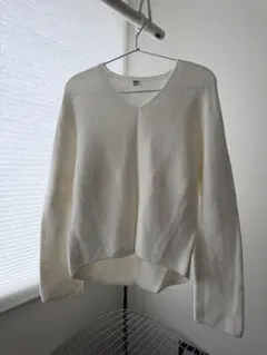 UNIQLO 3DコットンリラックスVネックセーター オフホワイトのサムネイル