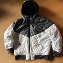 ナイキ フード付きナイロンジャケット 黒白