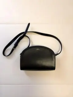 A.P.C. ハーフムーンバッグ