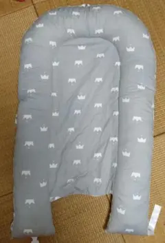 ベッドインベッド グレー 白い王冠柄
