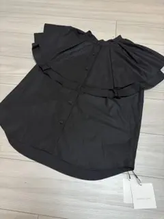 CAPRICIEUX LE'MAGE ブラックノースリーブシャツ