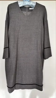 ADORE グレー Vネック ワンピース