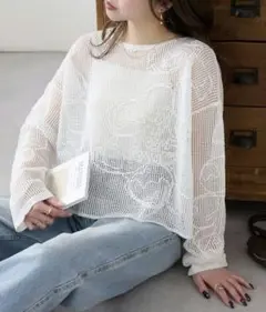 新品　スカシ刺繍花柄プルオーバー　 ホワイト　Discoat