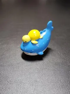 【美品】沖縄みやげ ジンベエザメ＆カメ ミニチュアフィギュア 置物 縁起物のサムネイル