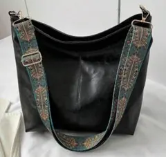 ショルダーバッグ ブラック マルチカラーストラップ 斜めがけ カジュアル