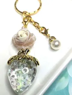 ぷっくりいちごちゃんとバラのチャーム♡
