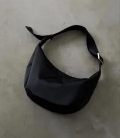 ラシット　ナイロン　ラウンドショルダーバッグ