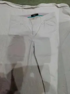 膝下くらいまでのパンツのサムネイル
