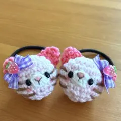 あみぐるみ　ヘアゴム♡ギンガム苺リボンのピンク猫ちゃん♡