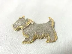 犬型ブローチ