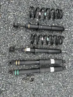 ハイラックスGUN125 Zグレード　新車外し サスペンスとショックアブソーバー ハイラックスGUN125 Zグレード 新車外し サスペンスとショック