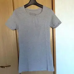グレー 半袖Tシャツ プリーツ付き