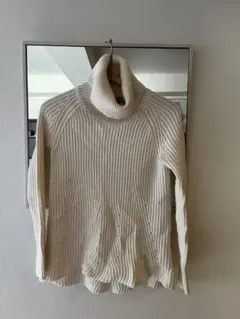 バナナリパブリック　タートルネックのニット