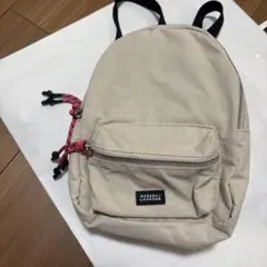 ベージュ シンプルバックパックのサムネイル