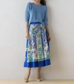 ビアッジョブルー　フラワープリント　フレアスカート サイズ1のサムネイル