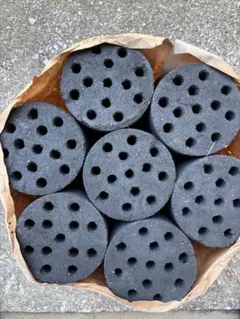 練炭【れんたん】バーベキュー用黒色炭塊 8個入り 練炭【れんたん】バーベキュー用黒色炭塊 8個入り - メルカリ