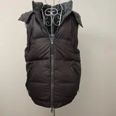 ダークブラウンとグレーのリバーシブル　 ダウンベスト フード付