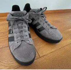 シルバー スニーカー