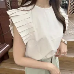 プリーツブラウス