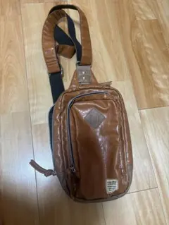 coup d'etat ボディバッグ ブラウン