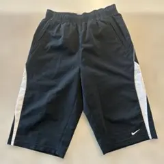 Nike 黒 ショートパンツ