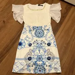 ホワイトブルー花柄タイトドレス
