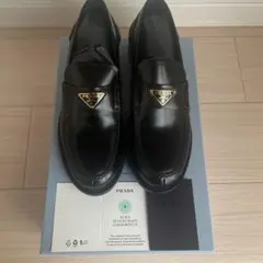 【新品未使用】PRADA ブラッシュドレザー ローファーのサムネイル
