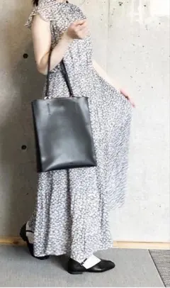 華奢見え　花柄 ロングフレアワンピースのサムネイル