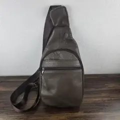 メッセンジャーバッグ ボディバッグ