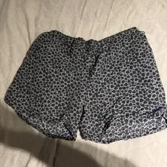グレーと黒のヒョウ柄ショートパンツ