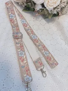 新作　インド刺繍リボン　ショルダー紐　ストラップ　スマホ　送料込