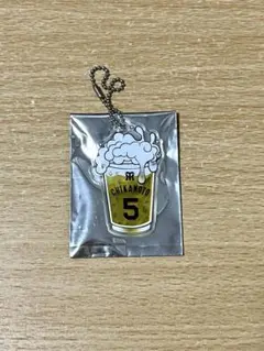 阪神タイガース　近本選手　ビール型アクリルキーホルダー