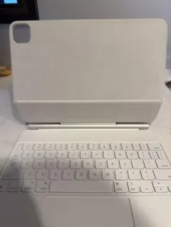 iPad 11インチ用純正Magic Keyboard ホワイト